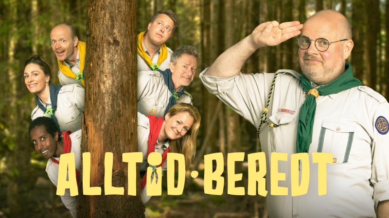 Deltakere fra TV-serien Alltid beredt i speideruniform i skogen