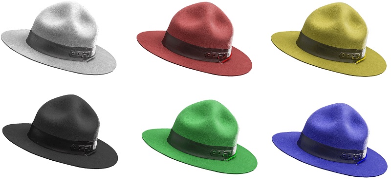 Seks hatter i ulike farger: hvit, rød, gul, svart, grønn og blå