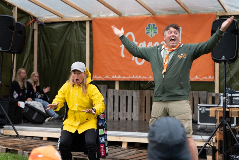 to speidere som roper veldig høyt