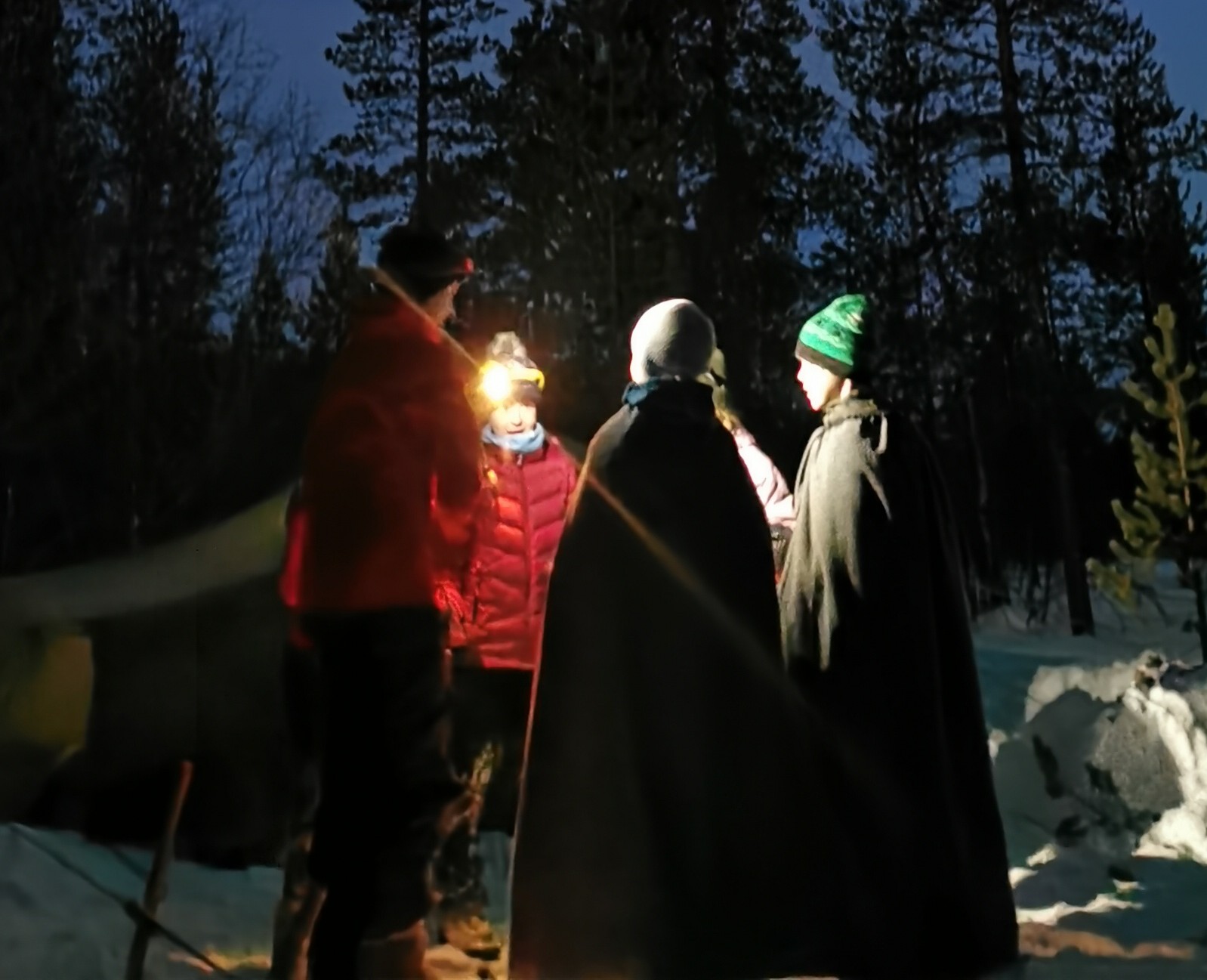 Speidere med hodelykt